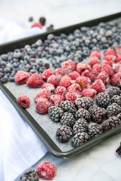 How To Freeze Raspberries, Freezing Blackberries, Freezing Raspberries, Freezer Vegetables, Alaska Foraging, Freezing Produce, Storing Veggies, Freezing Recipes, Berry Desserts