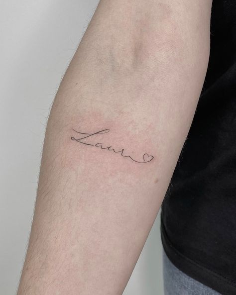 Liam Name Tattoo Design, Lola Name Tattoo, Luis Name Tattoo, Luna Name Tattoo, Liam Tattoo, Tatto Name, Tato Nama, Best Neck Tattoos, Simple Arm Tattoos