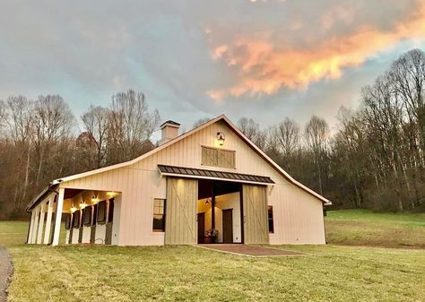 Beautiful horse barn at sunset in grass field Multi Animal Barn Layout, Cattle Barn Designs, Dream Barn Stables, Dutch Doors Exterior, Barn Windows, Barn Layout, Backyard Barn, Cattle Barn, Horse Barn Designs