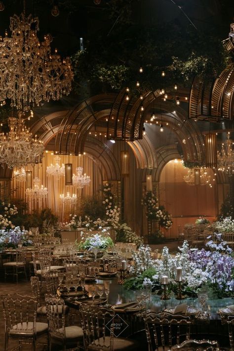 Rustic Wedding decorations on a budget that looks so elegant - Hike n Dip Wedding Venues Expensive, Indian Fairytale Wedding, Luxury Fairytale Wedding, Debut Venue Design Elegant, Desi Wedding Venue Ideas, Wedding Venues Decorations, Wedding Venue Asthetic, Rustic Wedding Theme Decor, Flower Wedding Venues