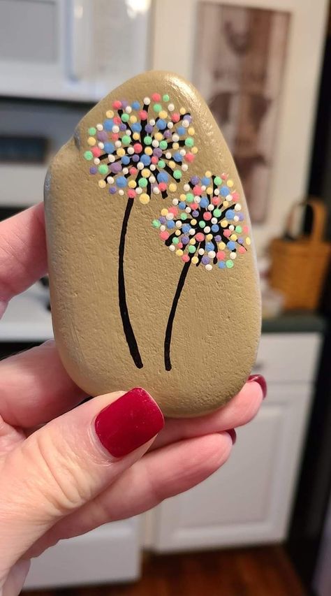 Simple Stone Painting, Painted Rock Ideas For Kids, Painted Rock Ideas Easy, Painted Rocks Kids Easy, Beachy Painted Rocks, Rock Painting Ideas Easy Aesthetic, Rock Painting Ideas Inspirational, Stone Painting Easy Simple, Easy Rock Painting Ideas For Beginners