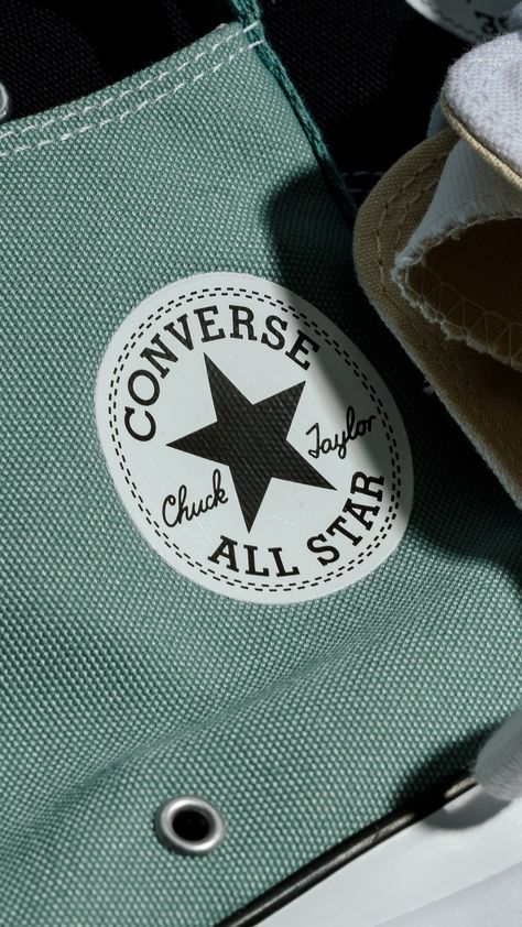 All Star Converse Wallpaper, Converse Wallpaper, Indie Boy, Boys Converse, Converse Logo, Dark Black Wallpaper, Stylish Actresses, Signature Styles, Black Paper Drawing