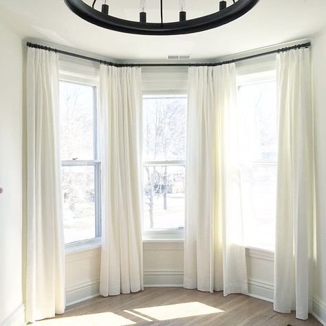 469 Likes, 30 Comments - Tonic Living (@tonicliving) on Instagram: “Bay windows can be a real beast to dress. There's always some kind of solution though...so buck up!…” Curtains Half Window, How To Hang Curtains On Bay Windows, Curtain Rod Bay Window, Alcove Window Curtains, Master Bay Window Ideas, Curtains For Rounded Top Windows, Drapes For Bay Windows, Dressing Bay Windows, Drapes For Corner Windows