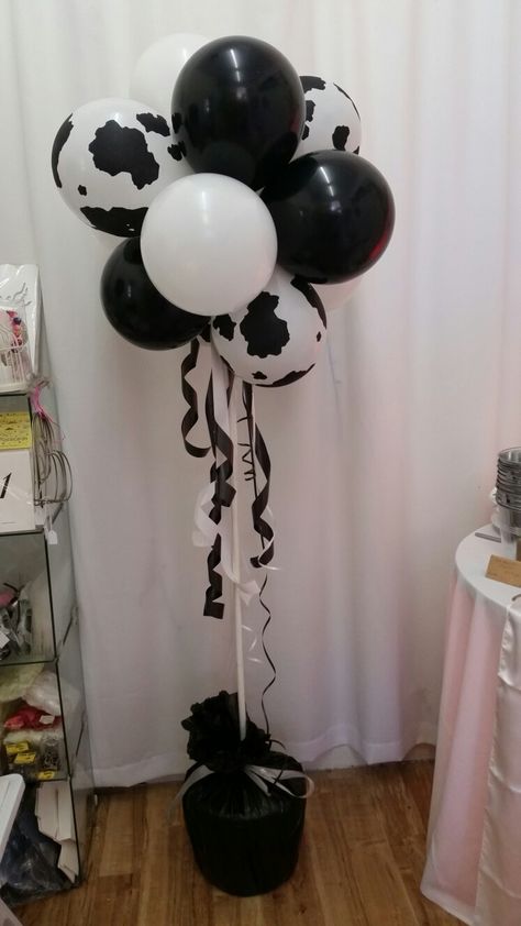 Cow Print And Sunflower Party Decorations, Cow Birthday Backdrop, Cow Print Sweet 16, Cow Print Bday Party, Sweet 16 Cow Theme, Cow Print Party Decorations, Cow Graduation Party Ideas, Cow Print Graduation Party, Cow Print Birthday Party Ideas