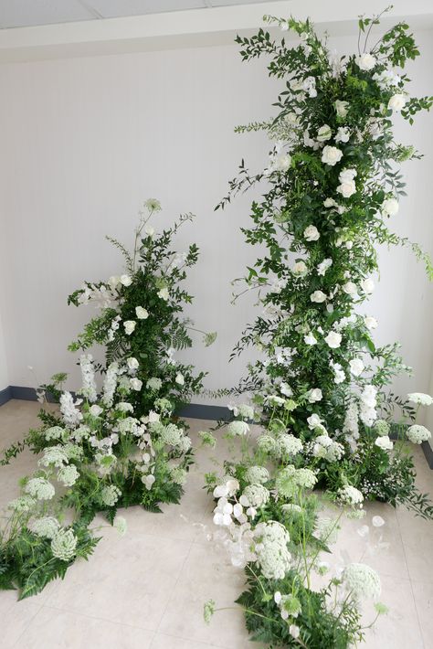 Half Floral Arch, Pillar Wedding Decor, Floral Pillars Wedding Ceremony, Flower Pillars Wedding, Kantara House, Wedding Decorations White, Flowers Installation, Wedding Columns, White Wedding Arch