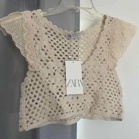 Brand New Super Cute Zara Crochet Top Size M But Runs Small. Fits A Xs/S Best Bundle My Items For A Bigger Discount Zara Crochet Top, Crochet Style, Crochet Fashion, Zara Tops, Crochet Top, Top Styles, Super Cute, Zara, Fashion Outfits