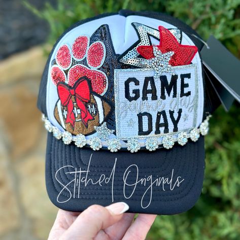 Super fun Custom Game Day Trucker Cap with Rhinestone Trucker Chain Hat is high quality Decky Brand Listing is for 1 Custom Hat Game Day Trucker Hat, Patch Trucker Hat Ideas, Truckers Hats, Sports Mom Bag, Cute Trucker Hat, Market Crafts, Hat Bar, Hat Diy, Mom Bag