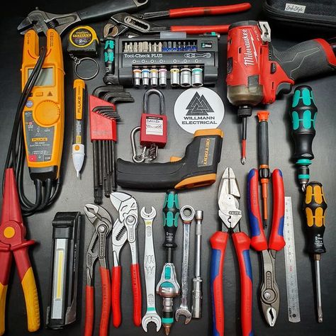 Electrician Tool Pouch, Industrial House Exterior, Wera Tools, Electrician Tool Bag, Hvac Tools, Diy Handyman, Garage Storage Solutions, Tool Storage Diy, Basic Hand Tools