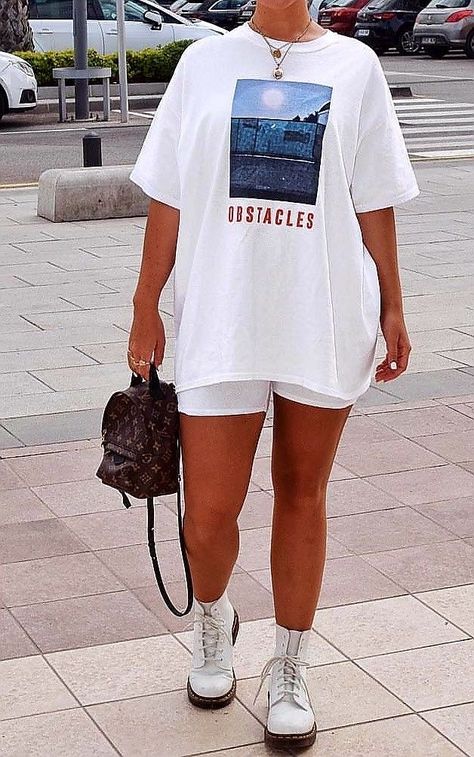 Cycling Shorts Outfit, Teenage Outfits, Instagram Baddie, Shorts Outfit, Trending Fashion Outfits, Looks Street Style, Outfit Trends, Teenager Outfits, Thanksgiving Outfit