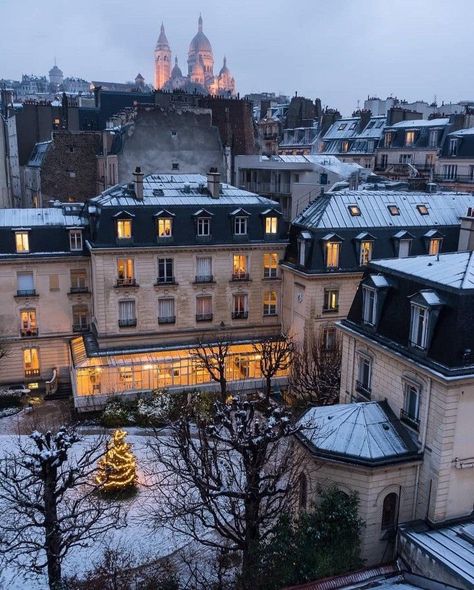 Paris Vibes, Montmartre Paris, Paris Vacation, Paris Aesthetic, Living In Paris, Winter Wonder, Winter Aesthetic, City Aesthetic, Paris Travel