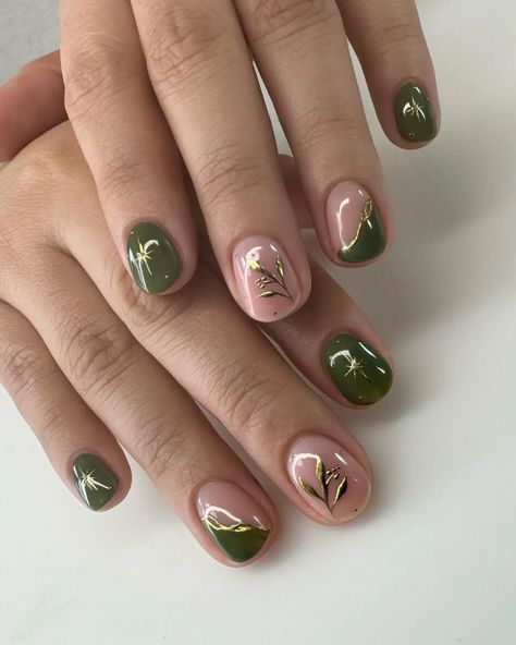 olive green golden nails Fall Nails With Gold, Olive Green Fall Nails, Green Fall Nails, Olive Green Nails, Fall Nails Ideas, Olive Nails, Nail Coat, Green Nail Art, Golden Nails