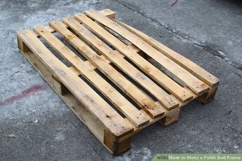 Bed Frame From Pallets, Box Spring Alternative, Queen Trundle Bed, Wood Pallet Bed, Pallet Platform Bed, Pallet Bed Ideas, Palette Bed, Queen Bed Frame Diy, Greenhouse Staging