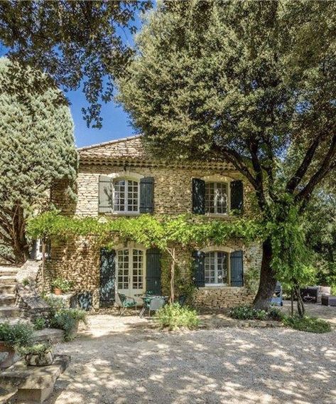 Italian Countryside House Exterior, Provence House Exterior, Italian House Aesthetic Exterior, Tuscany Italy House, French Countryside House Aesthetic, Italian Cottage Exterior, Countryside House Exterior, Italy Countryside House, Italian Countryside House Interior