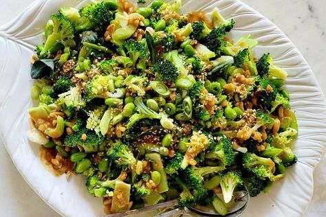 Peanut Broccoli, Easy Suppers, Slim Kitchen, Peanut Salad, Bubble Christmas, Box Recipes, Christmas Salads, Soy Chicken, Summer Eats