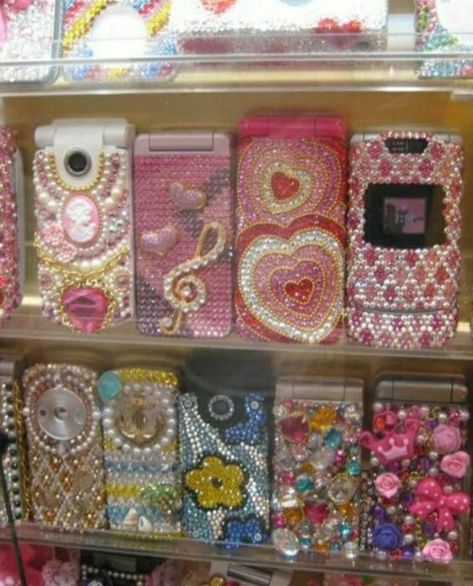 2000s Phone, Bedazzled Phone Case, Flip Phone Aesthetic, Y2k Phone, Bling Phone Cases, Trashy Y2k, 2000s Aesthetic, Legally Blonde, Flip Phones