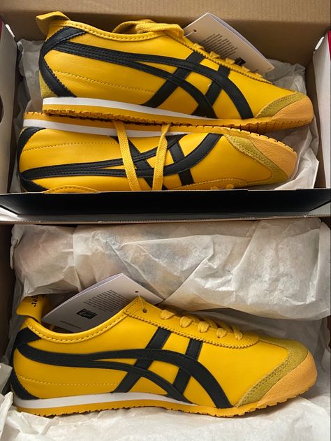 Yellow Shoes Aesthetic, Onitsuka Tiger Yellow, Onitsuka Tiger Women Outfit, Onitsuka Tiger Outfit, Mustard Shoes, Tiger Shoes, 90s Shoes, Yellow Sneakers, Blue Suede Shoes