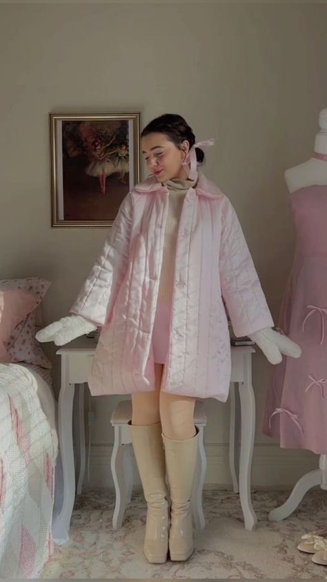 Pink Fall, Princess Core, Coat White, Cold Outfits, Cooler Look, Princess Aesthetic, Fashion Mistakes, Pink Outfits, Pink Outfit