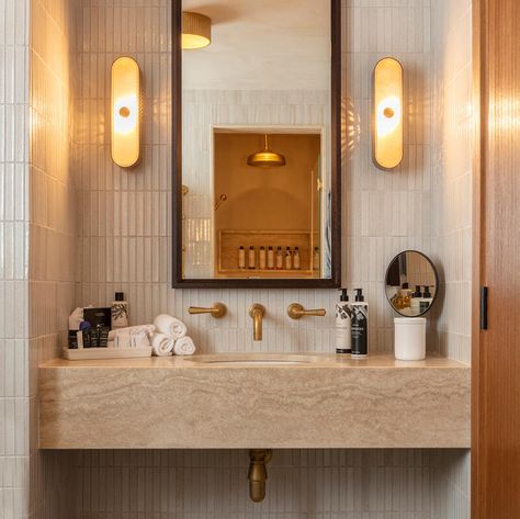 Soho House Bathroom, Soho Farmhouse Interiors, Understairs Toilet, Houses Around The World, Soho Beach House, Beach House Bathroom, Soho Farmhouse, Outdoor Tub, Renovation Tips