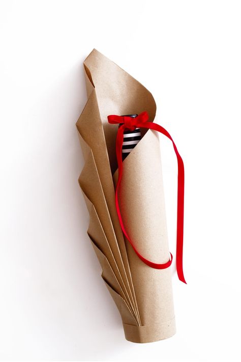 wine bottle wrapped in brown paper with a red ribbon Wine Bottles Gift Wrap, Wine Gift Wrapping, Wrapping Tips, Bottle Gift Wrapping, Gift Wrapping Tutorial, Wine Wrap, Japanese Gift Wrapping, Wrapped Wine Bottles, Wine Bottle Gift Bag