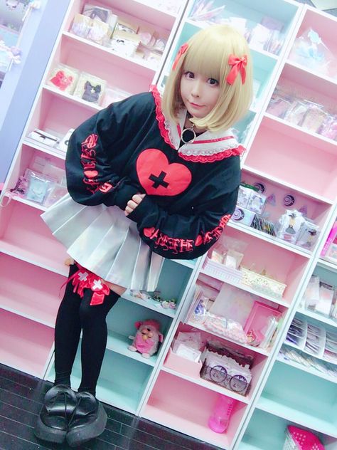 Yamikawaii Outfit, Dark Kawaii Outfits, Yami Kawaii Outfit, Harajuku Fashion Aesthetic, Menhera Aesthetic, Yami Kawaii Fashion, Menhera Fashion, Yumi Kawaii, Japanese Fashion Kawaii