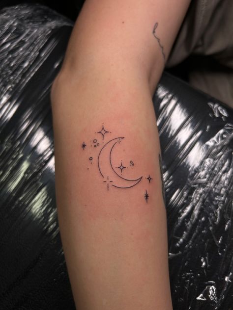 Moon And Stars Tattoo Forearm, Small Moon Tattoos For Women Simple, Stars And The Moon Tattoo, 90s Sun And Moon Tattoo, Moon Tattoo With Stars, Tattoo Ideas Moon And Stars, Moon And Star Tattoos, Star And Moon Tattoo, Crescent Moon Tattoo Meaning