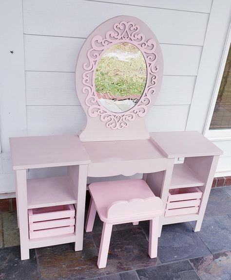 Toddler Vanity Diy, Girls Vanity Ideas Kids, Kids Makeup Vanity, Toddler Vanity, Girl Vanity, Girls Desk, Kids Vanity Set, Vanity Diy, Girls Vanity