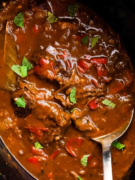 Slow Cooker Braised Steak And Onion, Winter Steak Recipes, Braised Steak Recipes, Beef Rump Recipes, Blade Steak Recipes Crockpot, Beef Rump Steak Recipes, Rump Steak Dinner Ideas, Braising Steak Recipes, Beef Casserole Recipes Slow Cooker