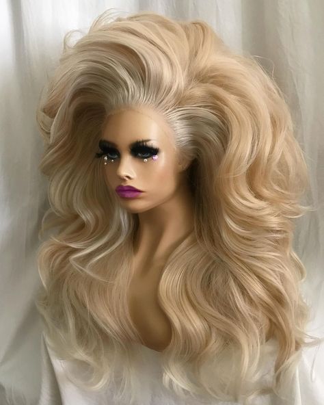 Laila Licious on Instagram: “[Anzeige] That perfect shades of #blond. 💜 #WigsByLailaLicious made out of two wig called „Vicky“ in the color „Honeymilk“ from…” 90's Hairstyles, High Fashion Hair, Drag Wigs, Big Blonde Hair, Avant Garde Hair, Drag Makeup, Queen Makeup, Birthday Hair, Pretty Hair Color