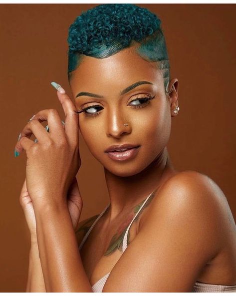 Hair Color And Cut Ideas, Rich Hair Color, Pixie Hair Color, Short Hair Designs, Short Shaved Hairstyles, Shaved Hair Designs, Tapered Hair, Natural Hair Short Cuts, Short Hair Black