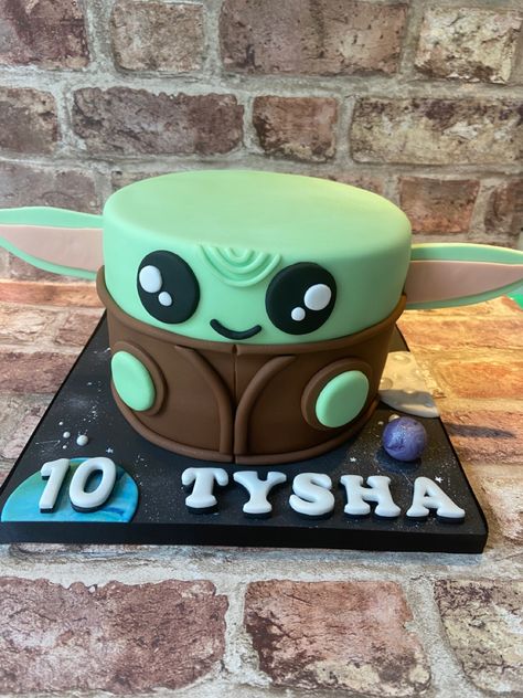 Star Wars Cakes Birthday Boys, Baby Yoda Cake Ideas, Yoda Cake Ideas, Baby Yoda Cupcakes, Baby Yoda Birthday Cake, Yoda Cupcakes, Grogu Cake, Yoda Birthday Cake, Baby Yoda Cake