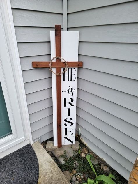 Diy Religious Easter Decor, Diy Easter Wood Signs, Christian Yard Decor, He Is Risen Porch Leaner, Easter Open House Ideas, Wood Crosses Ideas Projects, Easter Front Porch Sign, Diy Cross Decor Ideas, Diy Easter Porch Decor