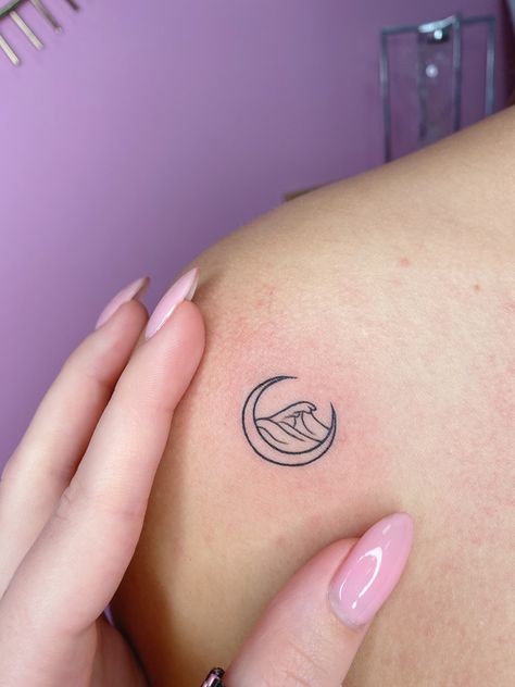 Moon Over Water Tattoo, Sea And Moon Tattoo, Moon And Water Tattoos, Moon And Sea Tattoo, Moon Water Tattoo, Tattoo Sea, Moon Over Water, Seashell Tattoos, See Tattoo