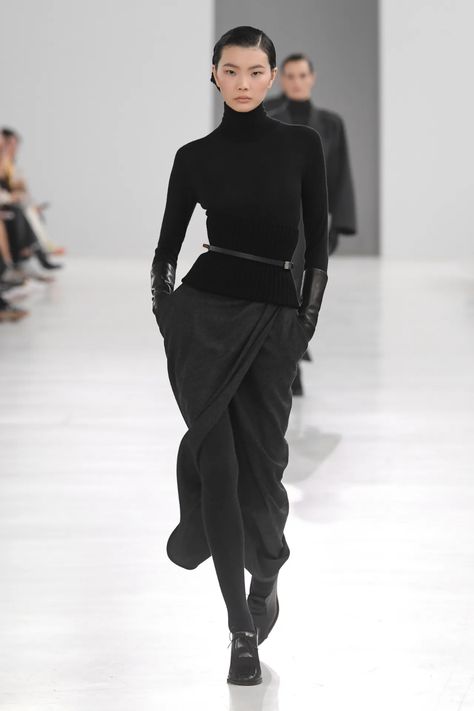 Max Mara Fall 2024 Ready-to-Wear Runway, Fashion Show & Collection Review [PHOTOS] Quite Luxury, Max Mara Dress, Its Fall, Show Collection, Luxury Dress, Fashion Show Collection, 2024 Collection, Fall 2024, Office Fashion