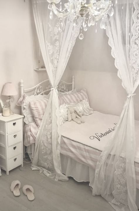 Blue Cottage Interior, Bed Chandelier, Pink And White Room, Vanilla Girl Room, Cute Pink Room, Green Wall Collage, Bedrooms Green, Pink And White Bedroom, Dark Academia Cottage