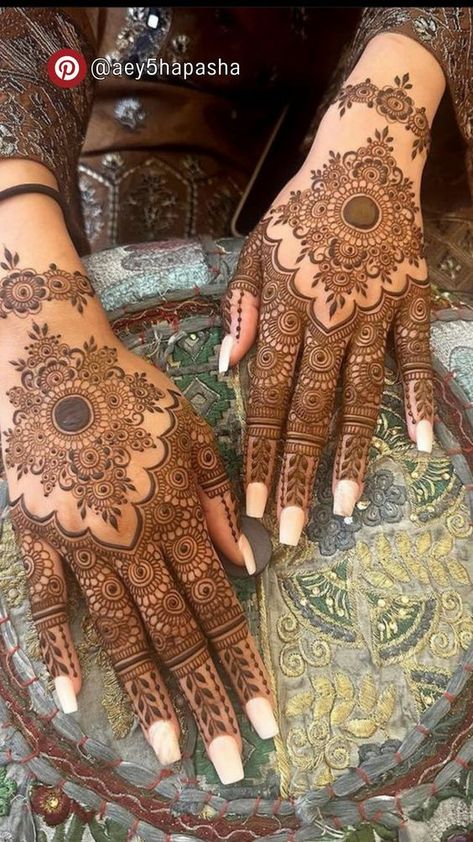 Mendi Design 2024, Mandala Henna Designs, Mehndi Designs For Eid, Traditional Mehndi Designs, Traditional Mehndi, Henna Tattoo Designs Hand, Latest Henna Designs, Bridal Henna Designs, Mehndi Designs For Kids