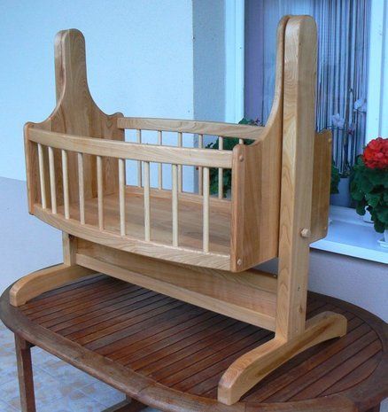 Cradle for granddaughter Baby Cradle Plans, Wooden Baby Crib, Cradle Woodworking Plans, Kids Woodworking Projects, Projek Kayu, طفلة حديثة الولادة, Wooden Cradle, Garage Furniture, Woodworking Garage