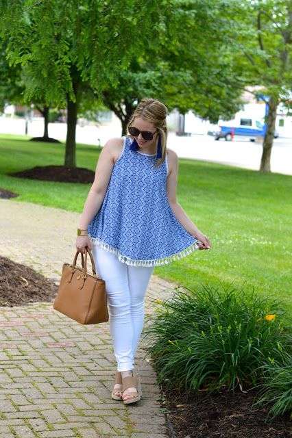 Monogrammed Cuff, Karen Walker Sunglasses, Blue Tassel Earrings, Blonde Moments, Beige Wedges, White Jeans Outfit, Jeans Beige, Tory Burch Tote, Blue Tassel