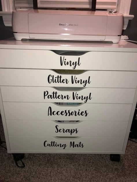 Circuit Room Organization, Silhouette Cameo Office Setup, How To Organize Crafts In A Small Space, Cricut Area Organization, Sublimation Room Ideas, Small Cricut Workspace Ideas, Cricut Craft Room Ideas On A Budget, Cricut Set Up, Craft Room Ideas Cricut