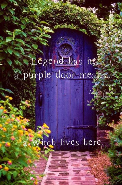 Practical Magic House, Witchy Cottage, Witchy Kitchen, Gothic Decor Bedroom, Witch Tools, Cottage Witch, Witch Cottage, Magic House, Purple Door