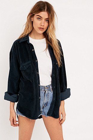 Urban Renewal Vintage Customised Pinwell Cord Shirt in Navy Cord Jacket Outfit, Cord Shirt, Urban Apparel, American Eagle Outfits, Levis Vintage Clothing, 20th Century Fashion, Urban Renewal, Jacket Outfit, Mode Inspo