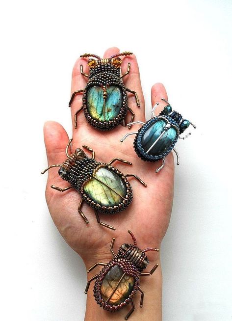 Embroidered Bugs, Handmade Jewelry Display, Making Bracelets With Beads, Handmade Jewelry Bracelets, Insect Jewelry, Handmade Jewelry Tutorials, Handmade Jewelry Necklace, Diy Wire Jewelry, Bead Embroidery Jewelry