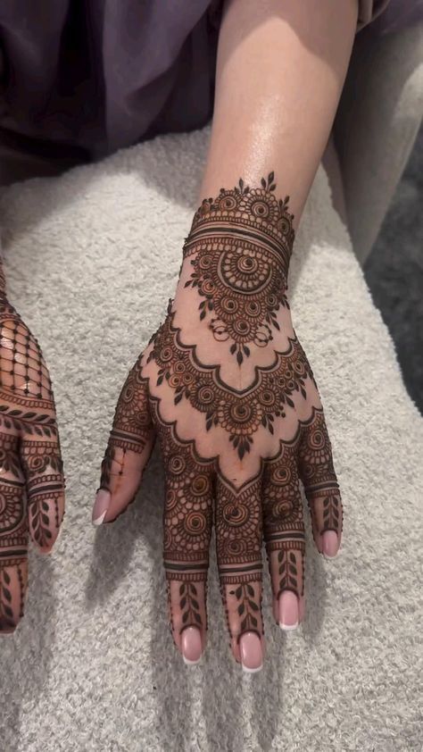 Mendi Design For Bridal, Only Hand Mehndi Design, Simple Bride Mehendi, Most Beautiful Mehndi Designs, Mehandi Desine Simple, Mehendi Front Design, Bridal Mendhi Designs Latest, Mehndi Design On Palm, Simple Mehndi Designs For Bride