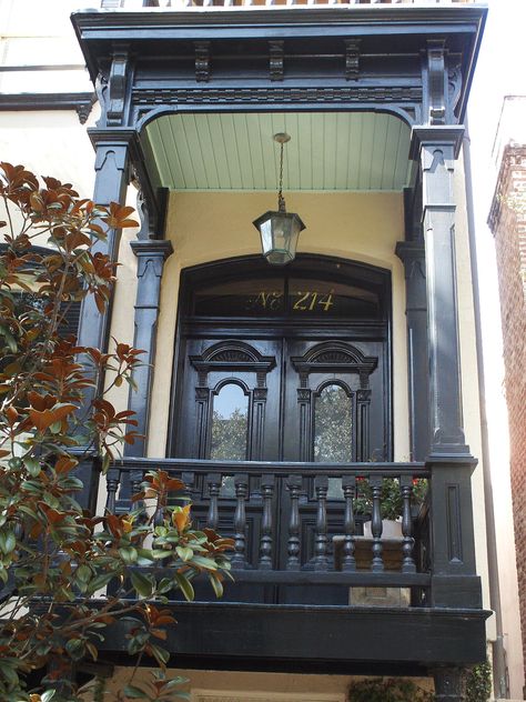 Savannah Georgia Victorian door | Jack Bricker | Flickr Victorian Portico, Victorian Balcony, Victorian Porch Ideas, Victorian Porches, Victorian Front Porch, Black Porch, Victorian Doors, Double Door Entryway, Victorian Porch