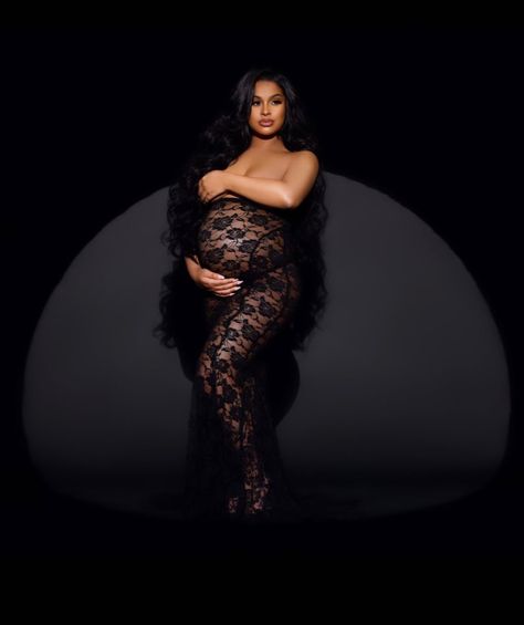 Pregnant Birthday Photoshoot, Black Maternity Shoot, Black Couple Maternity Pictures, Pregnant Birthday, Maternity Photography Black Couples, Couple Maternity Pictures, Maternity Shoot Ideas, Maternity Shoot Outfit, Couple Maternity