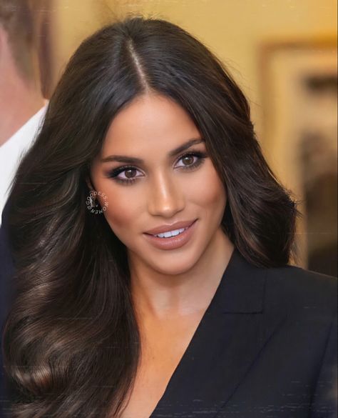 Megan Markle Make Up, Royal Makeup, Meghan Markle Hair, Women Goddess, Goddess Women, Makeup Cases, Princess Meghan, Kiss Makeup, Bridal Hair And Makeup