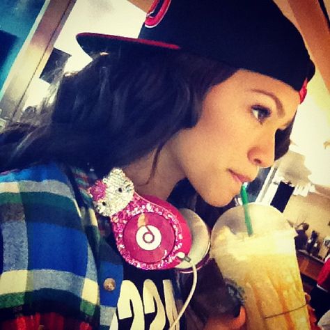 hello kitty. Zendaya Swag, 2010 Aesthetic, Dre Headphones, 2010s Aesthetic, 2010s Nostalgia, Twitter Profile Picture, 2013 Swag Era, Beats By Dre, Inspo Pics