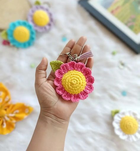 Crochet Heart Keychain, Crochet Daisy Flower, Amigurumi Tiger, Amigurumi Elephant Pattern, Daisy Flower Pattern, Keychain Patterns, Chubby Cat, Candy Pattern, Crochet Keychains