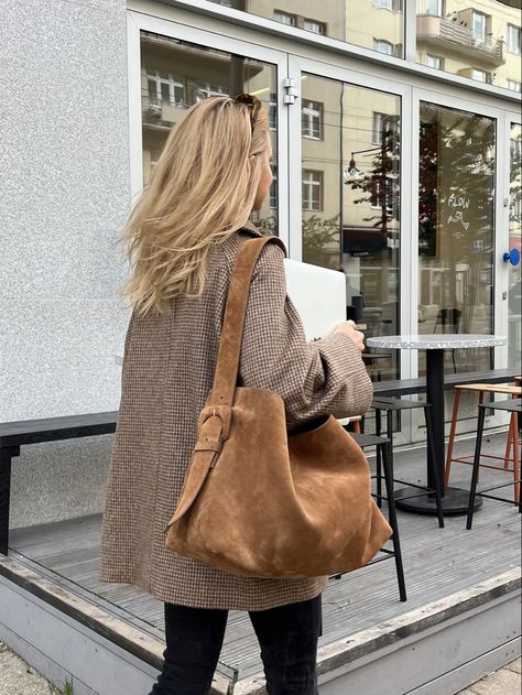 Brown Bag, Fall Fits, Student Fashion, Mode Inspo, Mode Inspiration, Autumn Winter Fashion, Get Inspired, Timeless Fashion, What To Wear