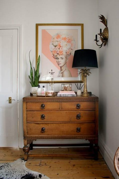 How to Style Your Bedroom Chest of Drawers Chest Of Drawers In Bedroom, How To Style A Dresser, Style A Dresser, Vanity Styling, Chest Of Drawers Decor, Tiny Makeup, Living Room Chest, Dresser Styling, Drawer Decor