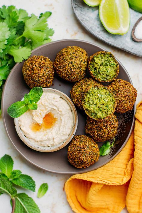 This Middle Eastern-inspired falafel is moist and fluffy on the inside, super crispy on the outside, and packs a ton of fresh herbs! This vegan falafel is the most delicious I have ever tasted! #falafel #vegan #lebanese Essen, Vegan Falafel Recipe, Salad Inspiration, Falafel Recipe, Dry Chickpeas, Middle Eastern Dishes, Simple Green Salad, Falafels, Vegan Yogurt